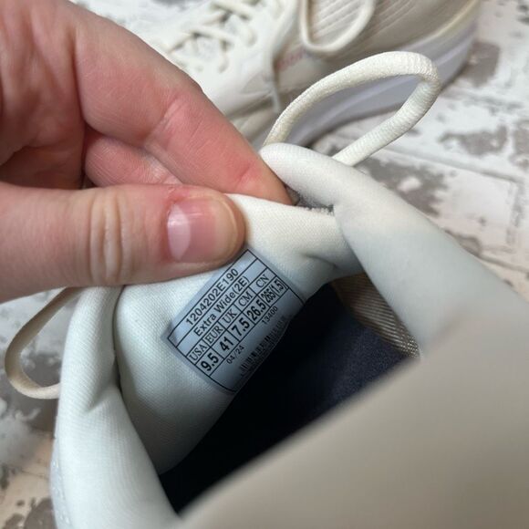 Brooks | women creamy white athletic running shoes ghost 2 max - Picture 10 of 10